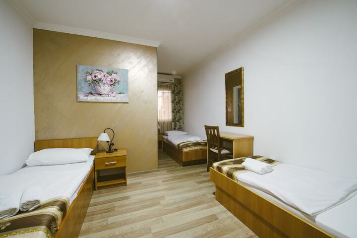 Room 21 of 103