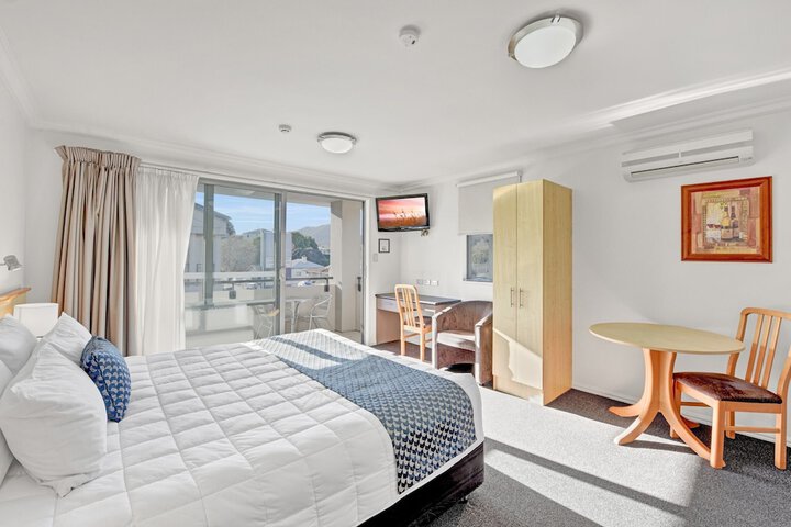 Room 13 of 122