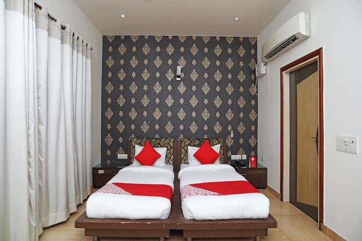 Room 11 of 19