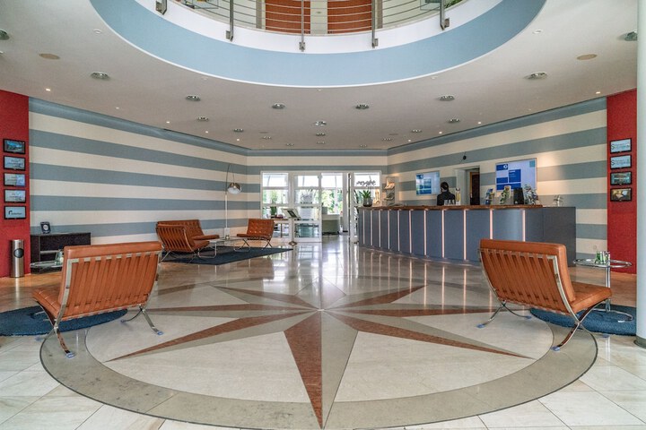 Entrance & Lobby