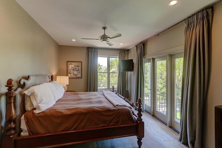 Room 6 of 38