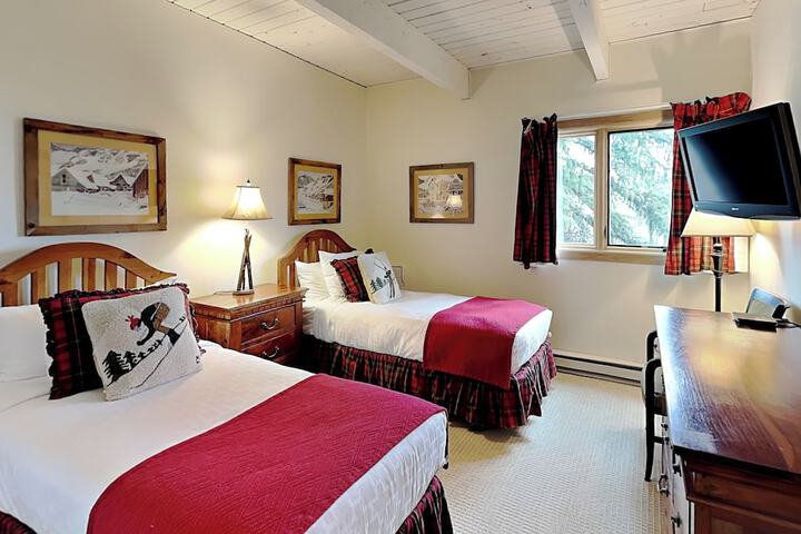 Room 203 of 893