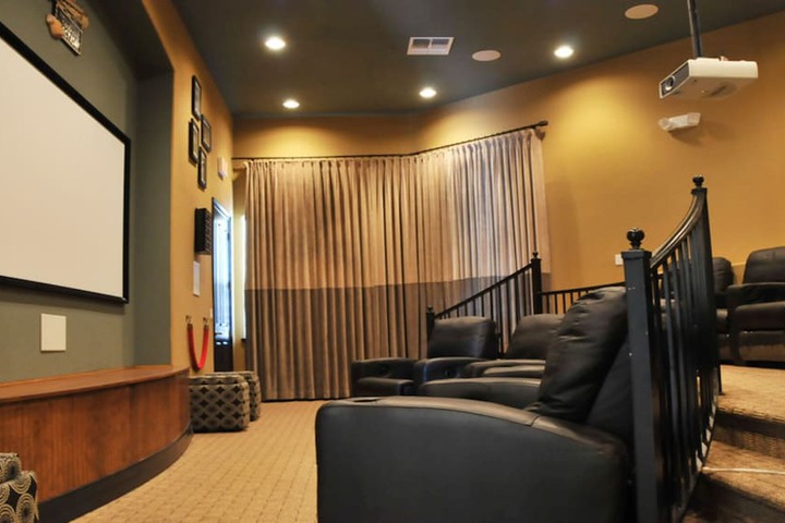 Entertainment 17 of 34