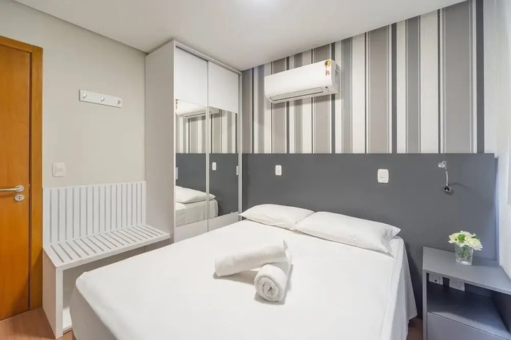 Room 6 of 13