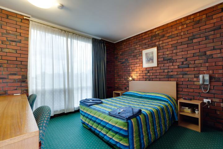 Room 4 of 23