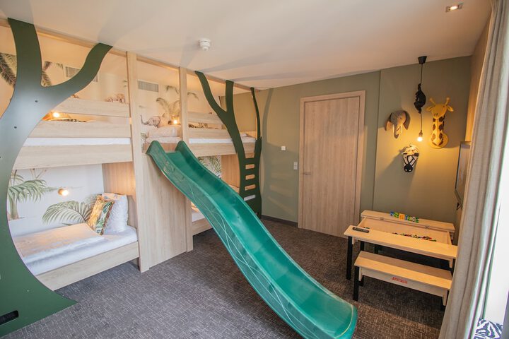 Room 12 of 108