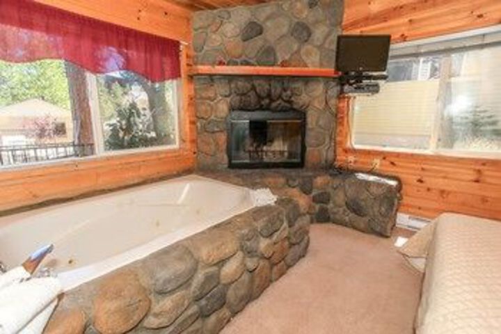 Hot Tub 21 of 27
