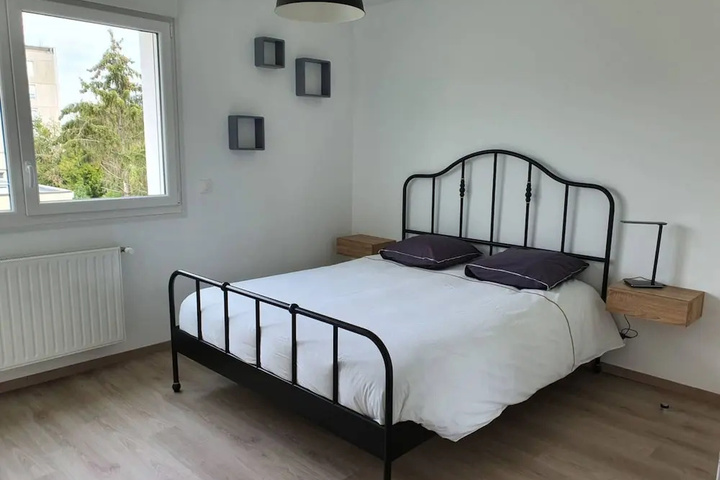 Room 6 of 16