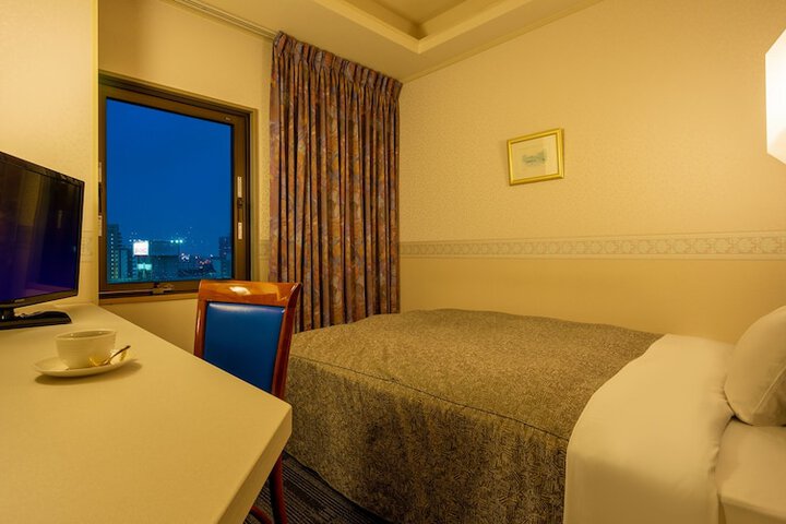 Room 13 of 85