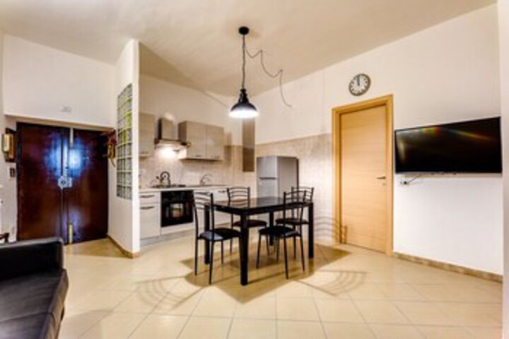 Room 6 of 25