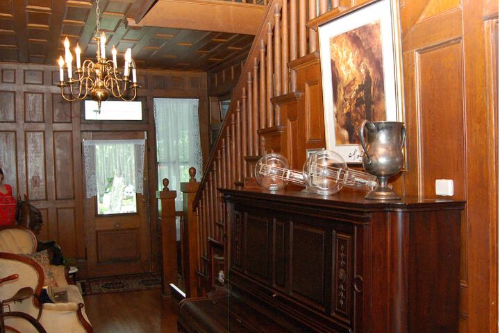 MOUNTAIN LAUREL INN