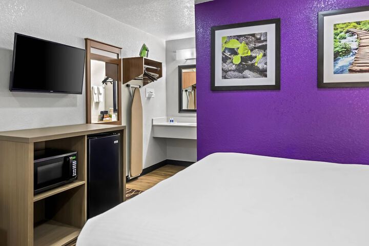 Room 13 of 35