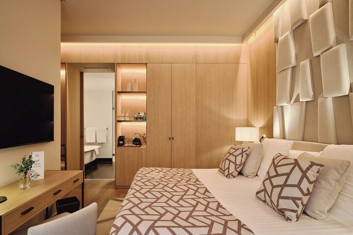 Room 6 of 71