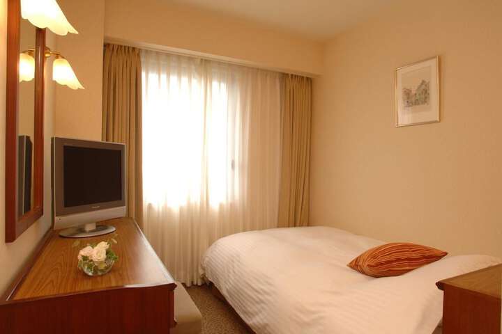Room 8 of 26