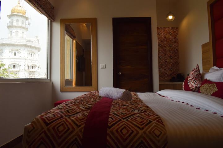 Room 9 of 43