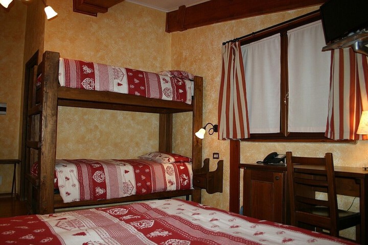 Room 13 of 26