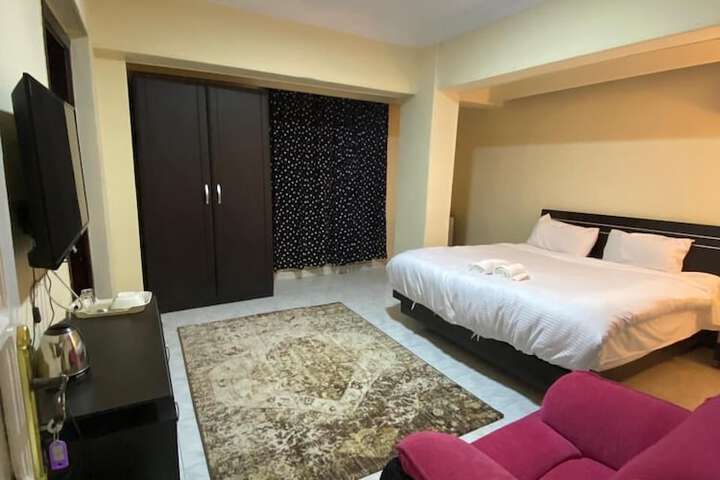 Room 3 of 114