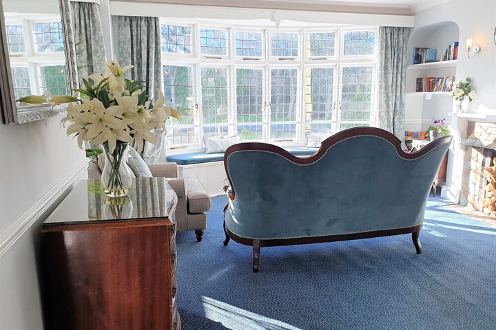 Lounge 105 of 122