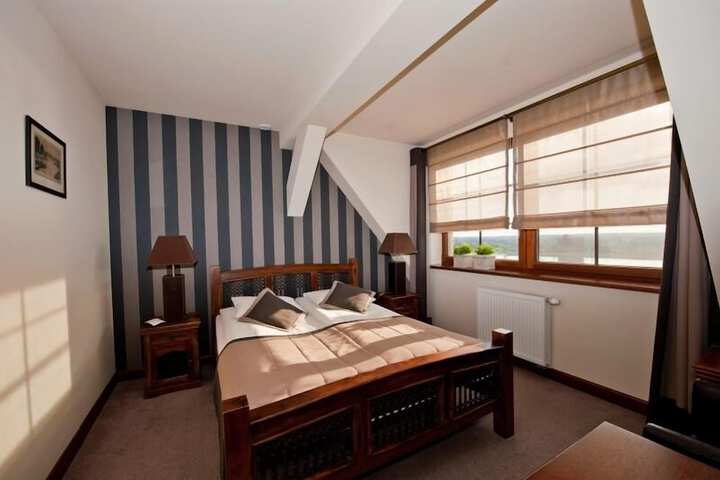 Room 12 of 65