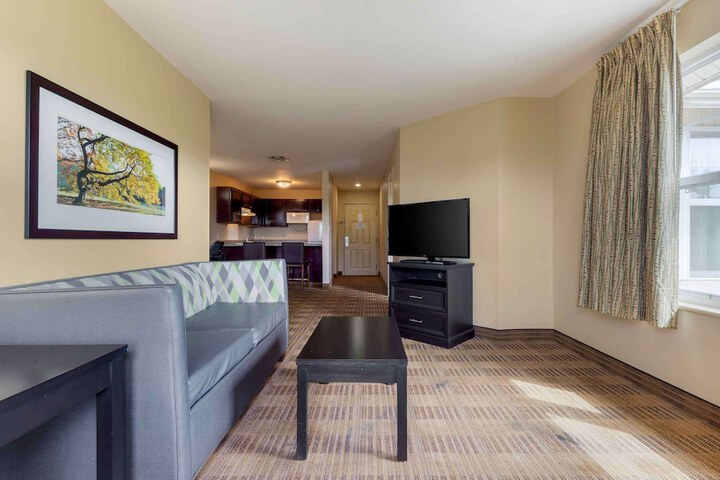 Room 10 of 37