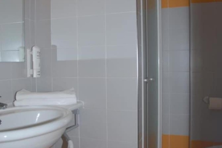 Room 4 of 14