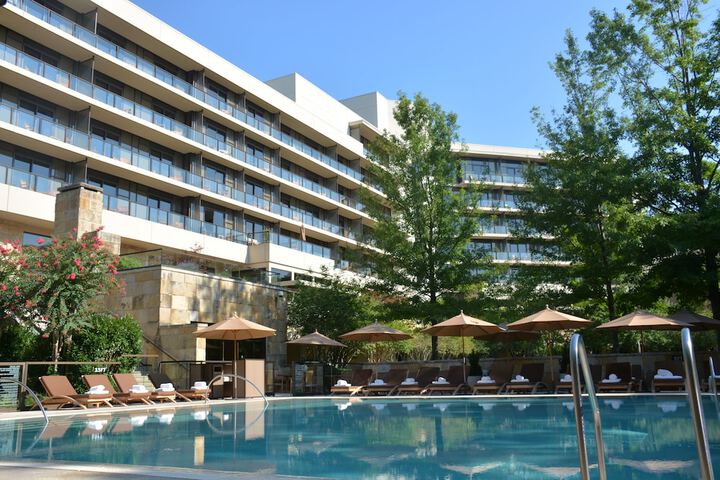 Hotel Pool
