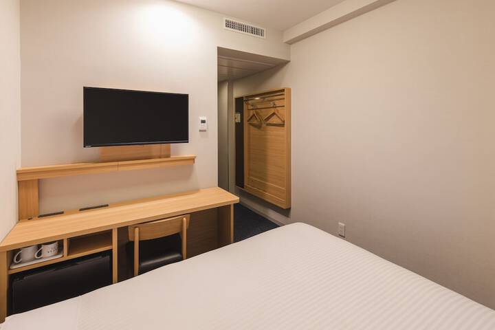 Room 10 of 29