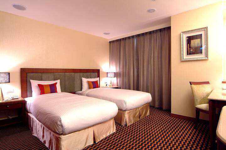 Room 16 of 33