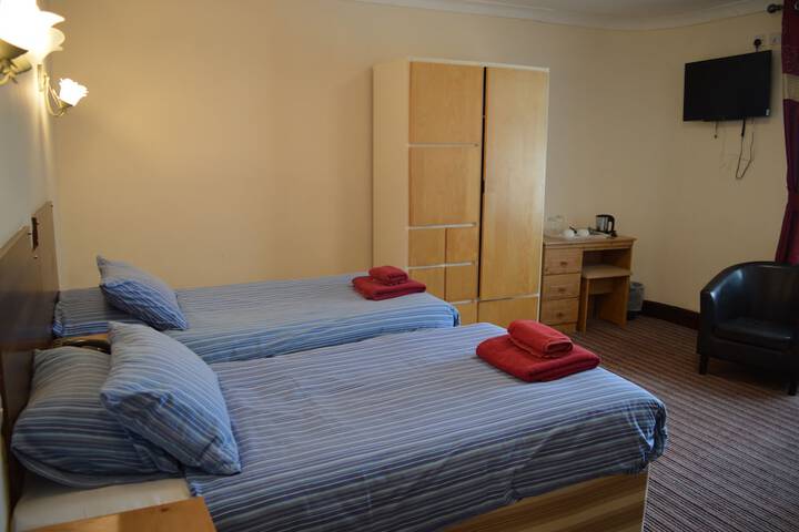 Room 3 of 27