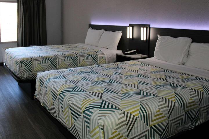 2 Queen Beds (6 of 7)