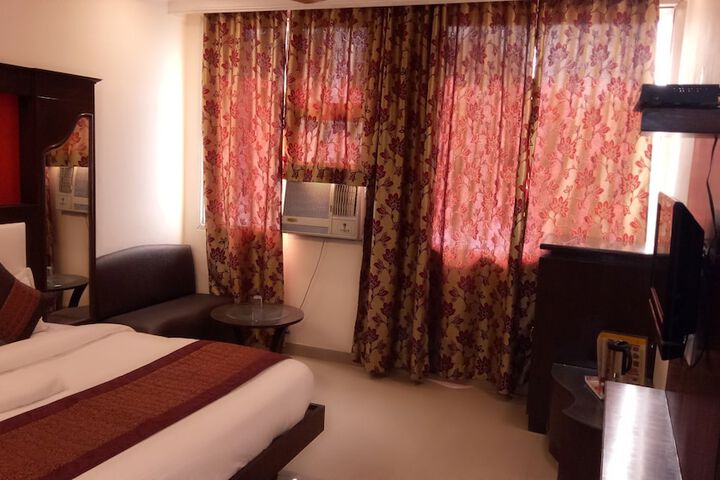 Room 3 of 39