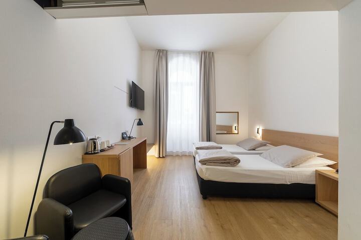 Room 37 of 146
