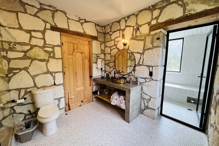 Room 4 of 27