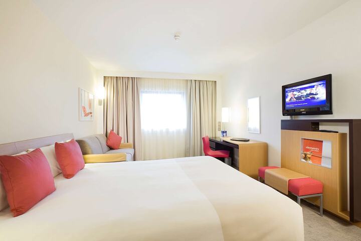 Room 3 of 52