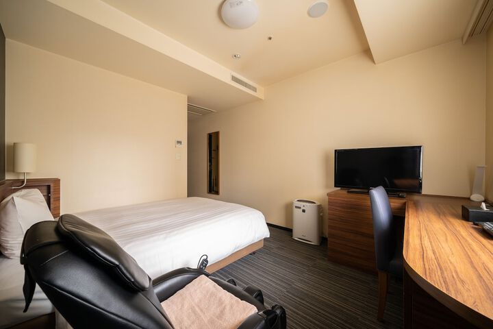 Room 11 of 34