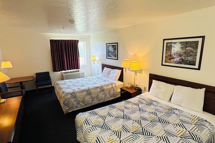 Room 4 of 9
