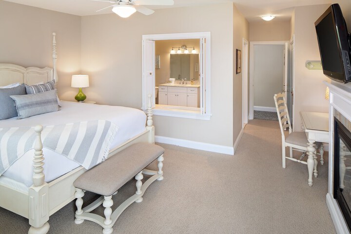 Room 42 of 111