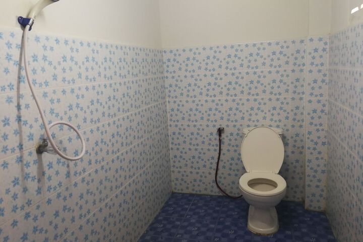Room 9 of 16