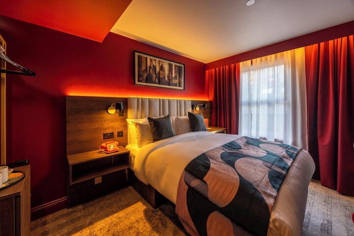 Room 28 of 109