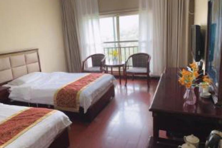 Room 4 of 5