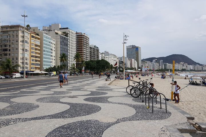 Lounge 30 of 34