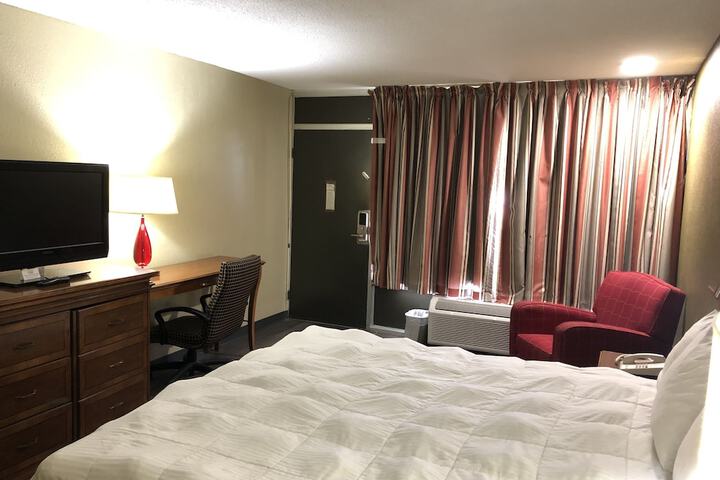 1 King Bed (17 of 19)
