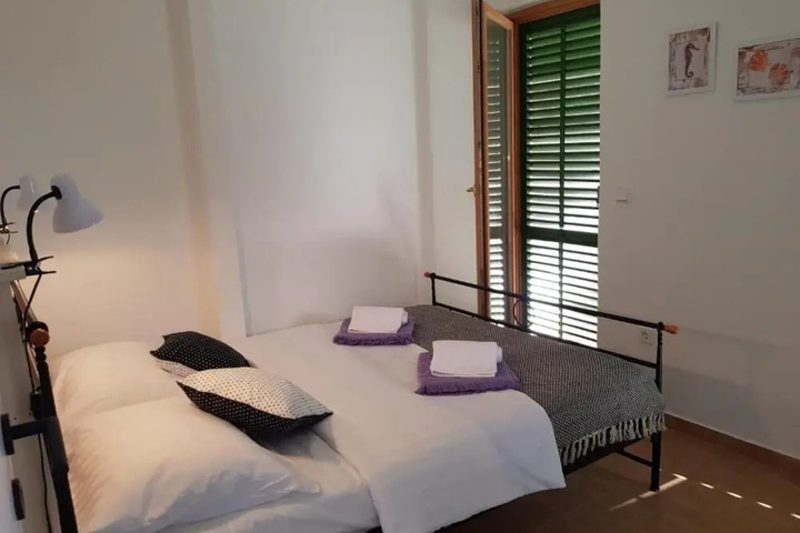 Room 5 of 14