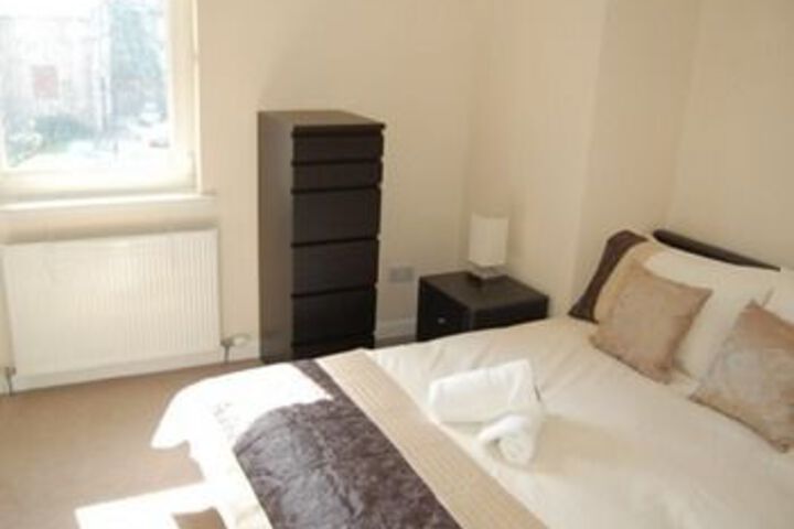 Room 7 of 12