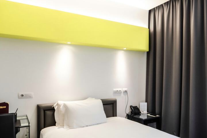 Room 8 of 36