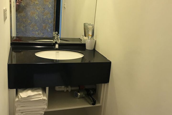 Room 47 of 67