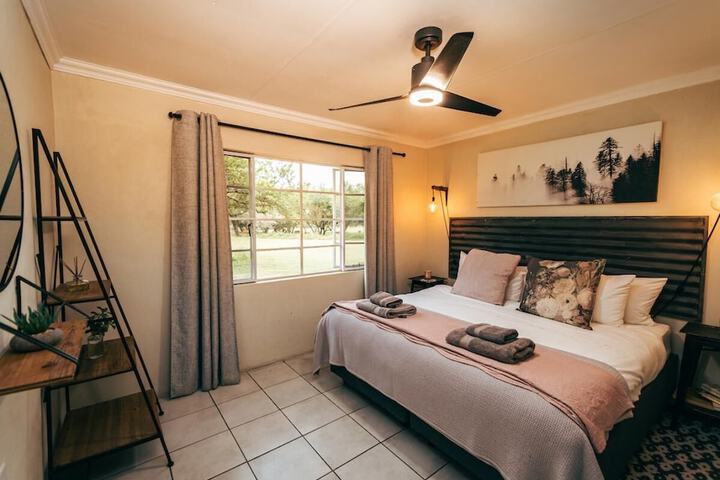 Room 26 of 242