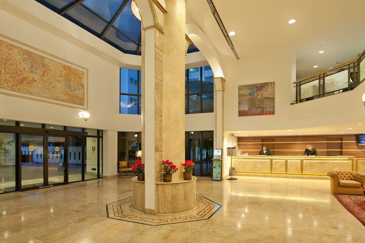 Guest Lobby