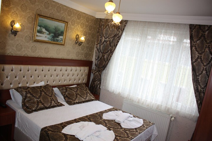 Room 9 of 34