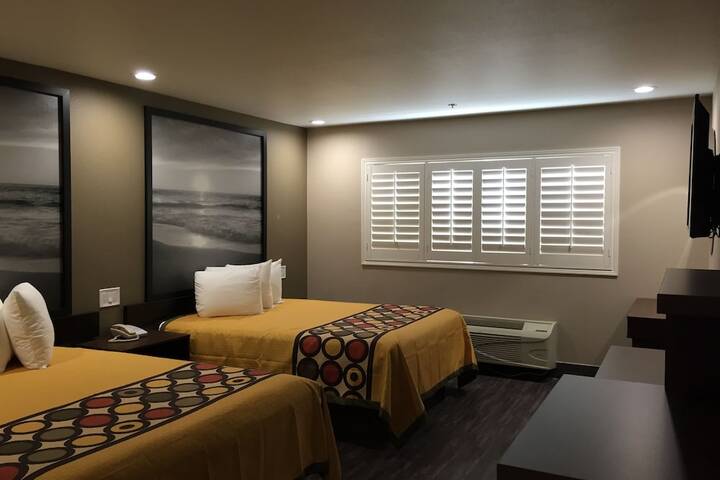 2 Queen Beds (13 of 13)